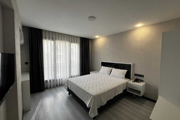 Room 2 of 2