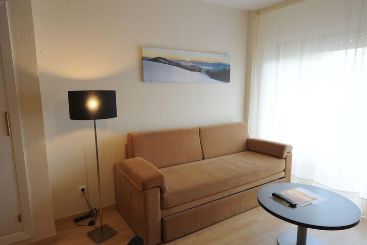 Room 28 of 53