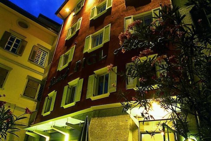 Hotel 53 of 54