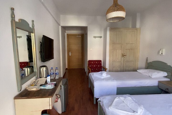 Room 35 of 228
