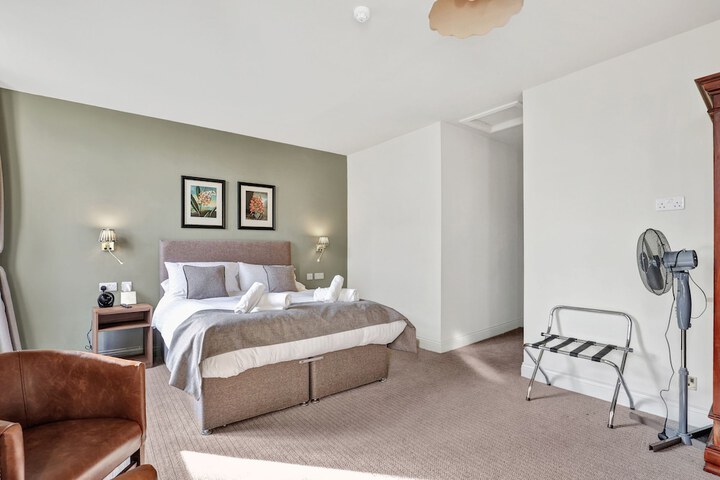 Room 7 of 24