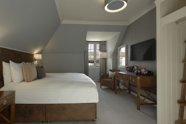 Room 27 of 73