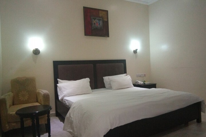 Room 6 of 24