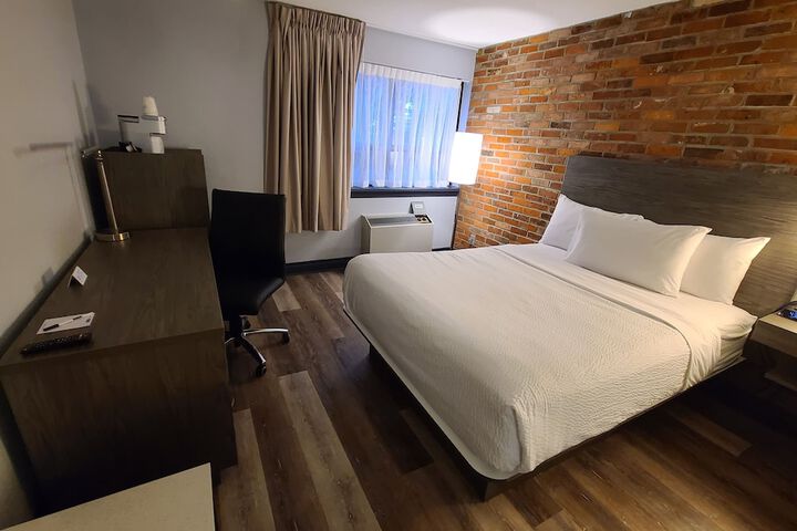 1 King Bed Deluxe Room (17 of 22)