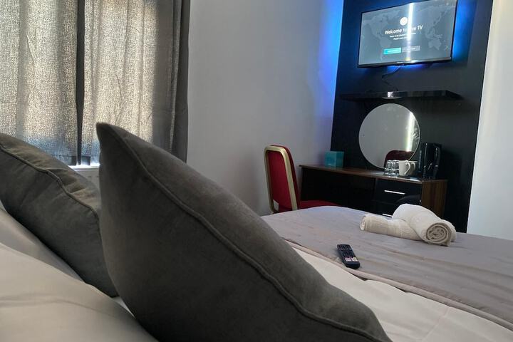 Room 6 of 14