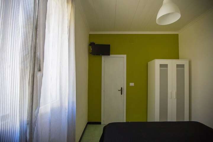 Room 7 of 48