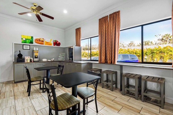 Breakfast area