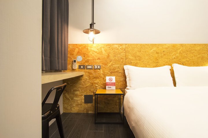 Room 12 of 85