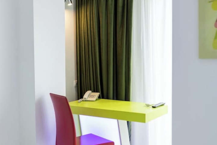 Room 38 of 65