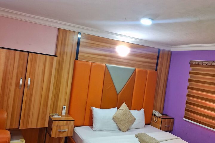 Room 4 of 19