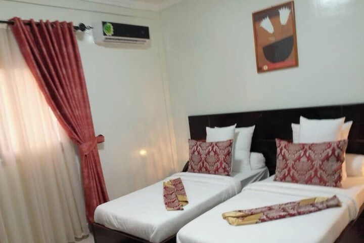 Room 5 of 38