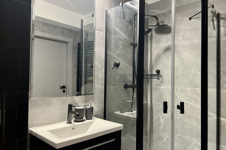 Room 153 of 181