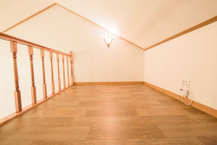 Room 26 of 40