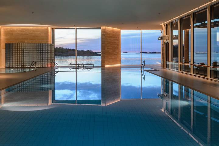 Hotel with Pool