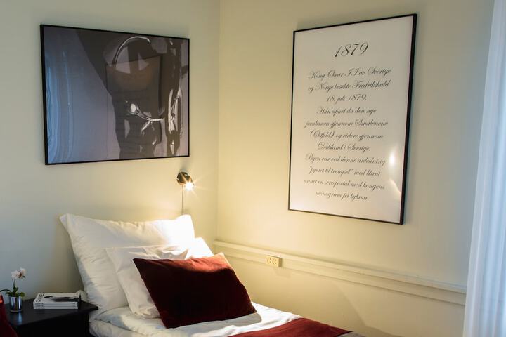 Room 9 of 28