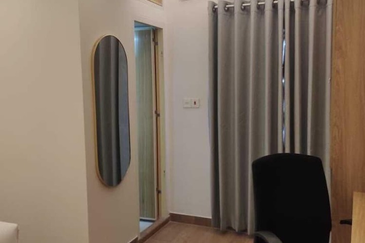 Room 11 of 30