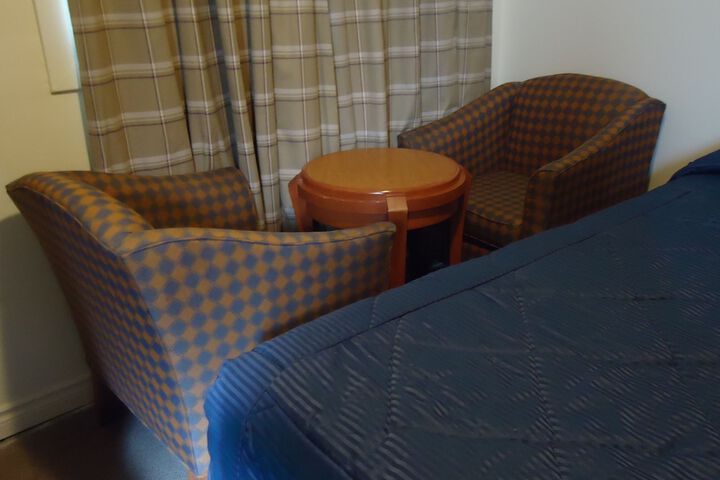 Room 6 of 34