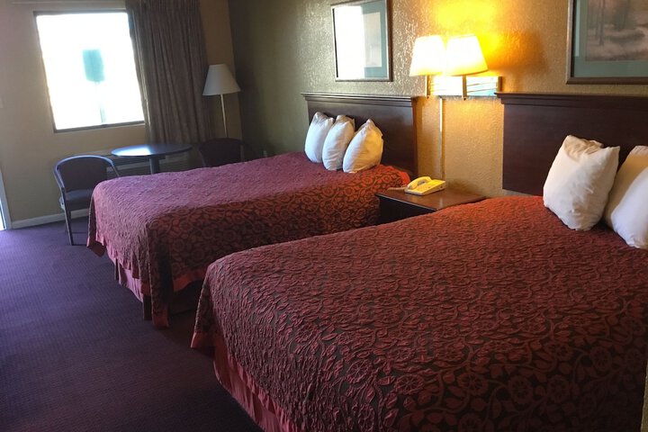 Basic 2 Queen Beds (3 of 7)