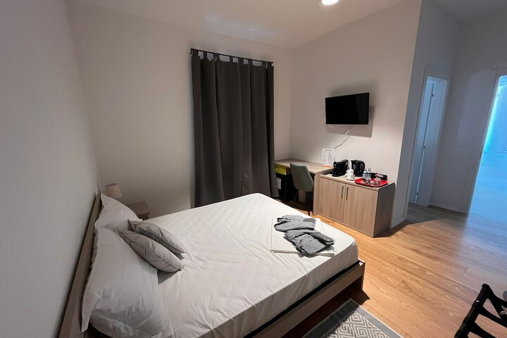 Room 6 of 71
