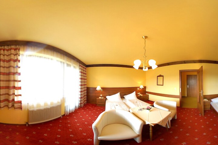 Room 7 of 65