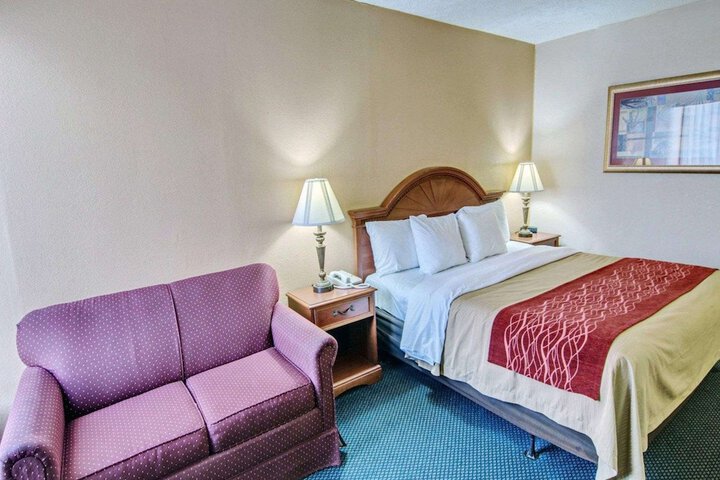 1 King Bed (9 of 9)