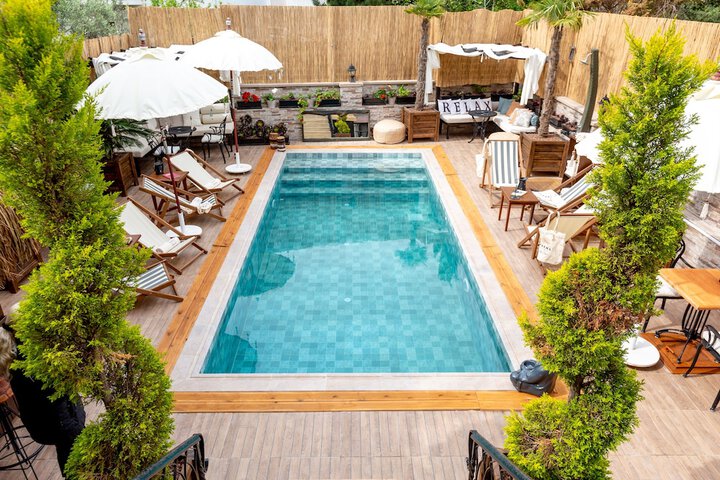 Pool 43 of 91