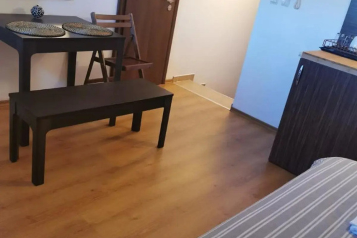Room 4 of 11