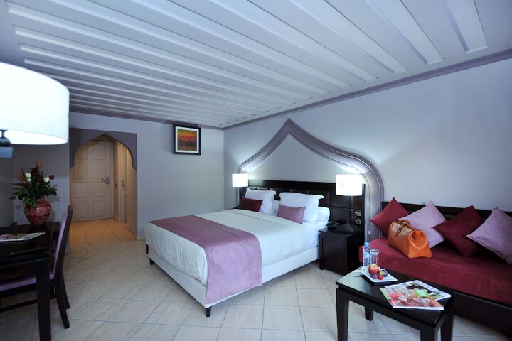 Room 12 of 37