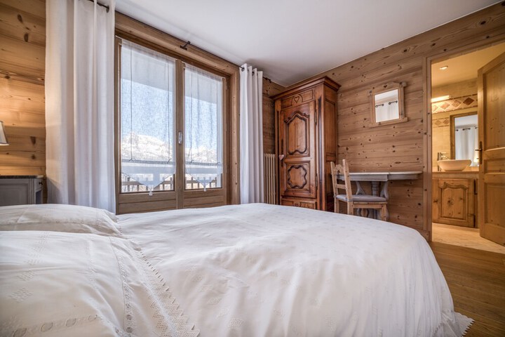 Room 5 of 62