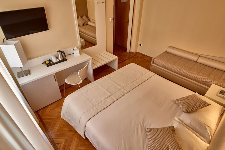 Room 6 of 27