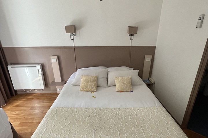 Room 6 of 48