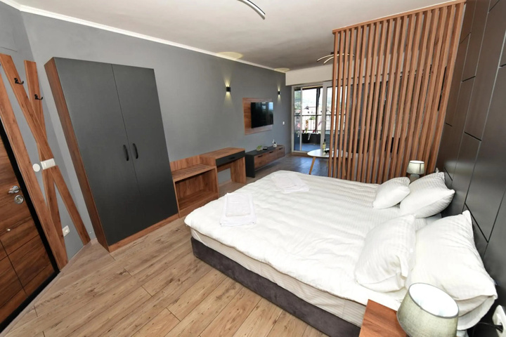 Room 2 of 11