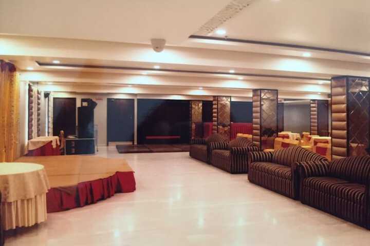 Ballroom/Hall 25 of 28
