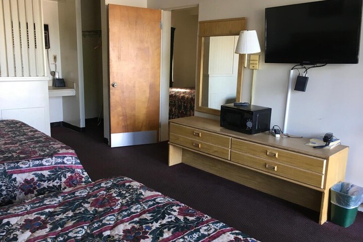 Room 9 of 34