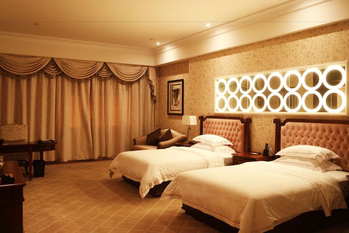 Room 8 of 20