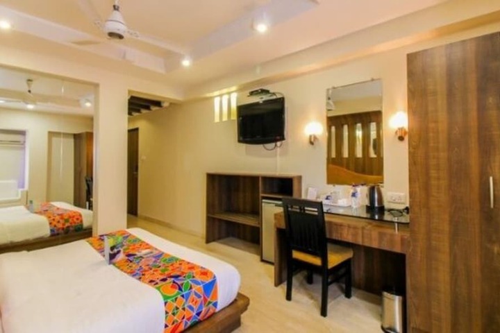 Room 7 of 32