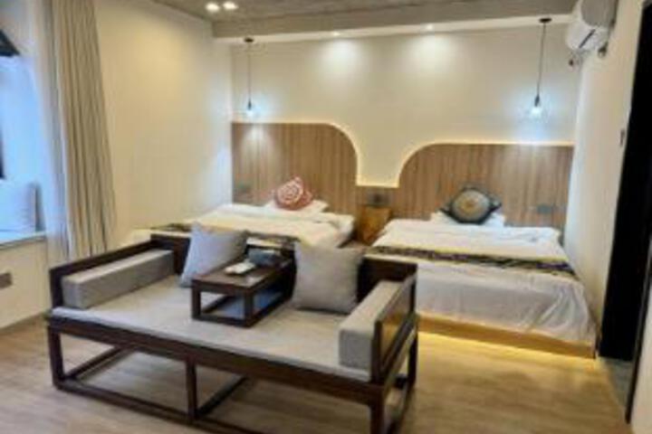 Room 4 of 6