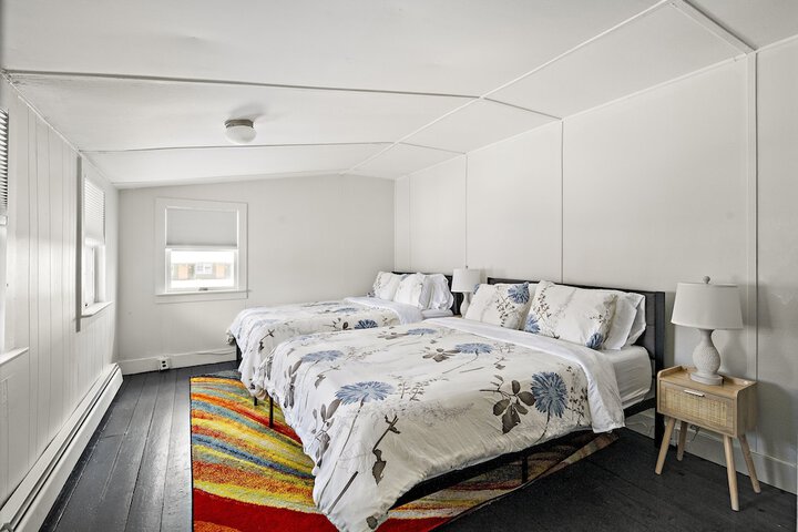 Room 16 of 44