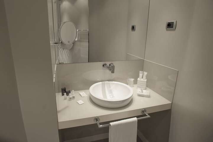 Room 35 of 53