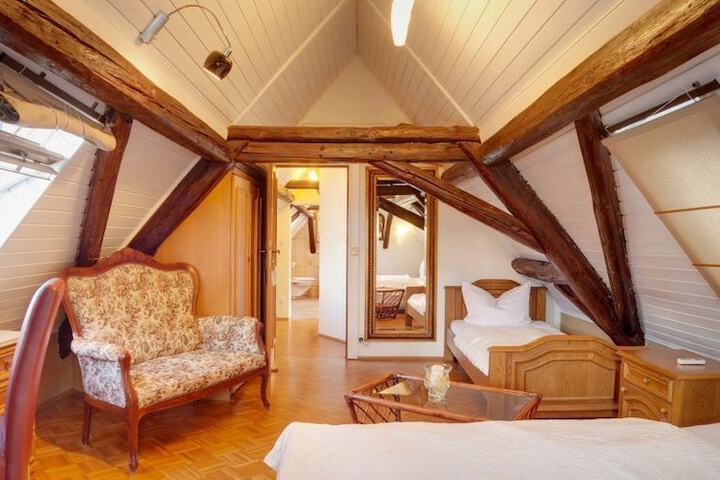 Room 6 of 27