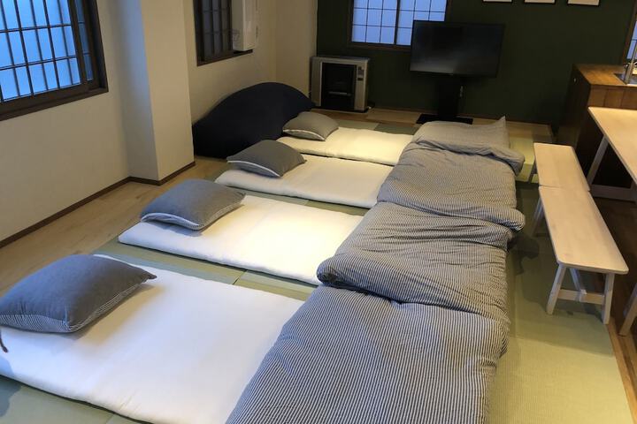 Room 11 of 27