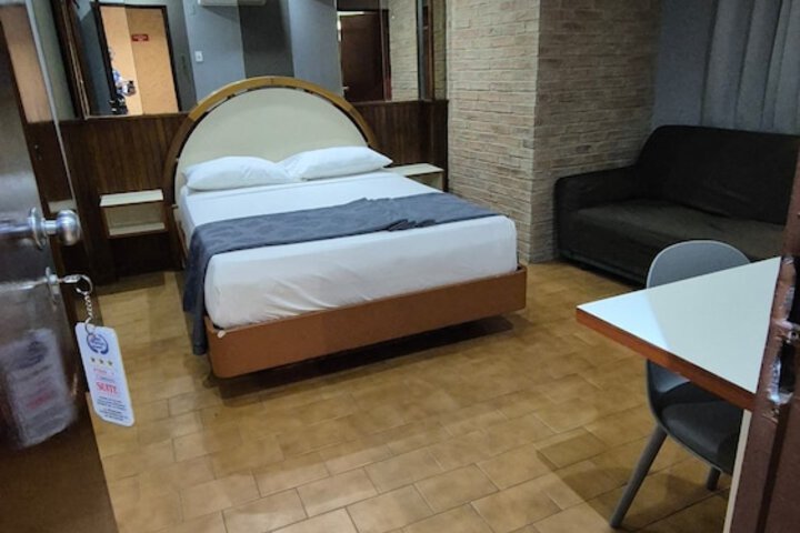 Room 9 of 54