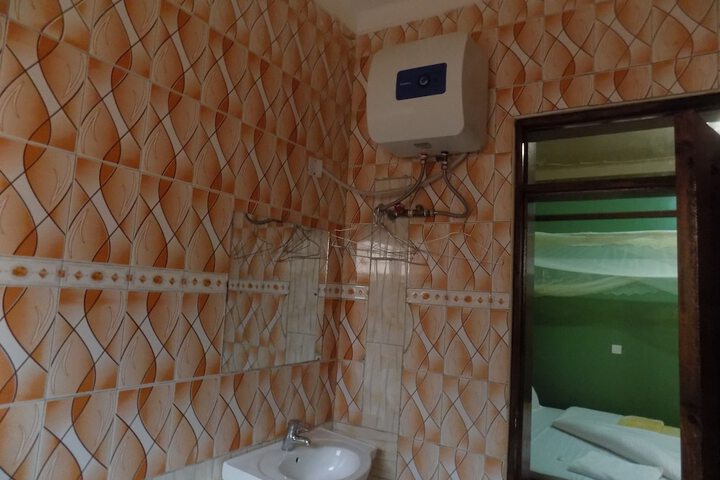 Room 33 of 46