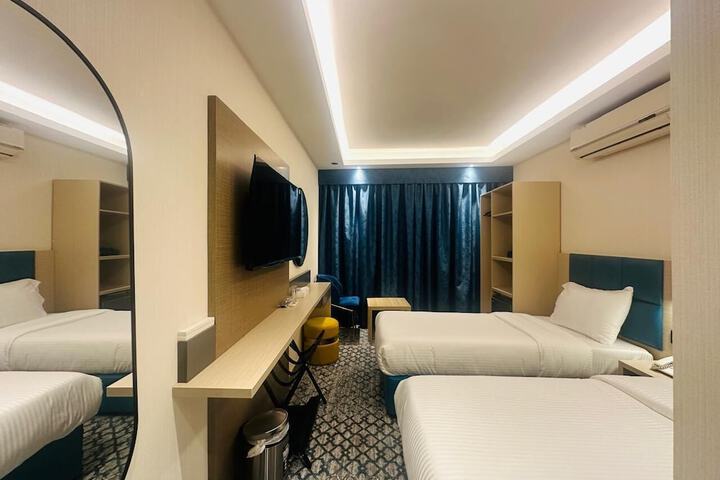 Room 18 of 33