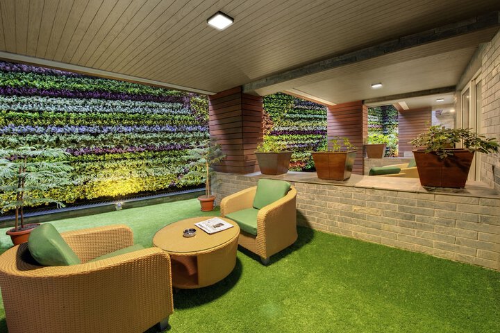 Hotel Exterior 61 of 75