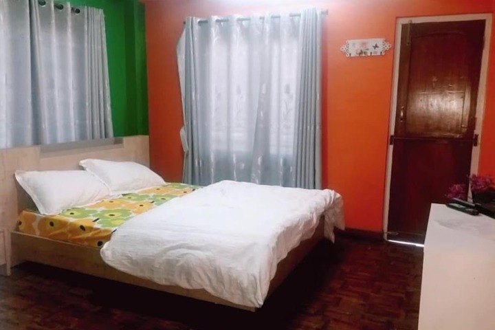 Room 8 of 11