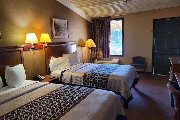 2 Double Beds (14 of 14)
