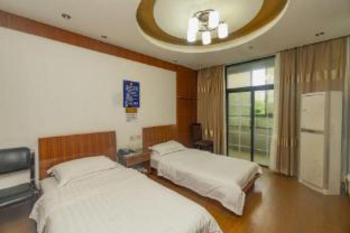 Room 4 of 6