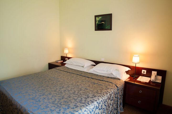 Room 4 of 49
