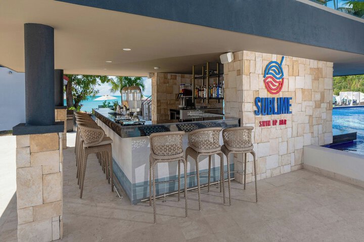 Lounge 207 of 235